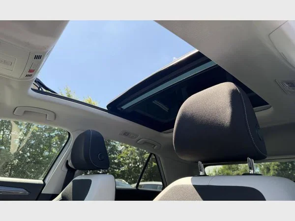 Volkswagen T-Roc (2021) — foto 16 van 24
