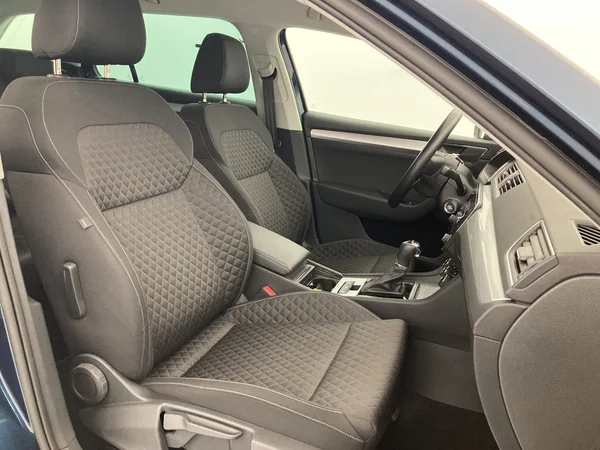 SKODA Superb Combi (2023) — foto 5 van 36