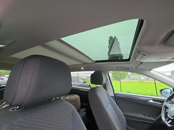VOLKSWAGEN Tiguan Allspace (2020) — foto 13 van 24