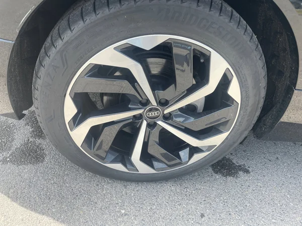 AUDI Q8 e-tron Sportback (2025) — foto 14 van 21
