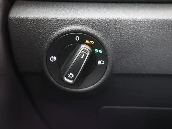Volkswagen T-Roc (2023) — foto 16 van 28