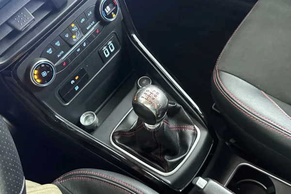 Ford Ecosport (2018) — foto 15 van 36