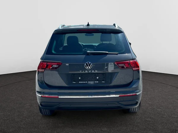 VOLKSWAGEN Tiguan (2022) — foto 13 van 18