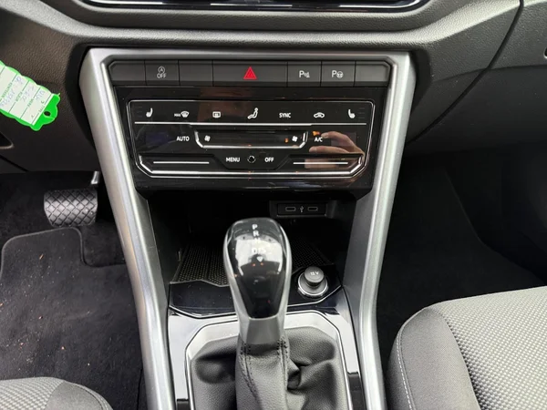 VOLKSWAGEN T-Roc (2022) — foto 4 van 23