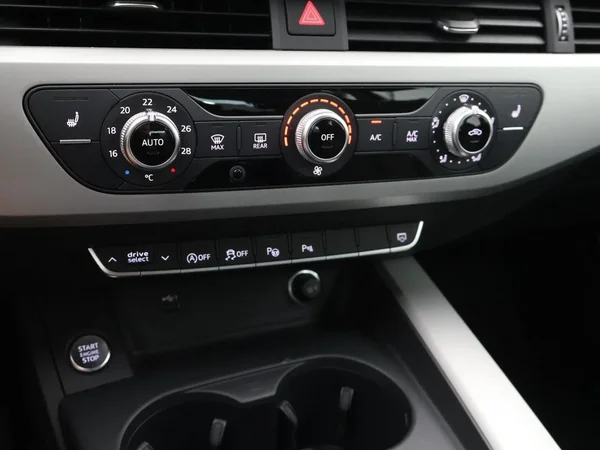 Audi A4 (2022) — foto 6 van 25
