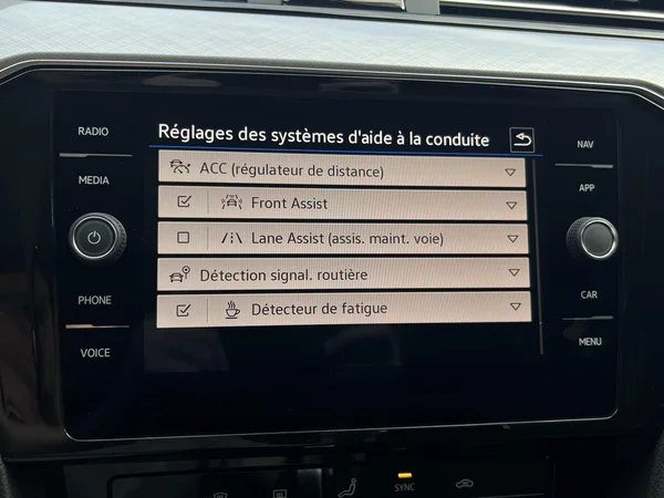 VOLKSWAGEN Passat SW (2022) — foto 8 van 21