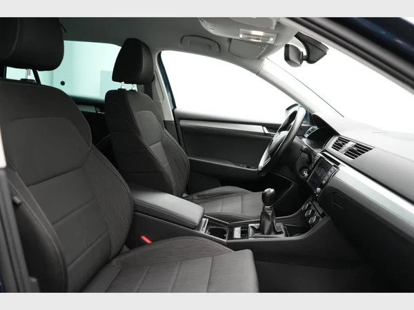 SKODA Superb Combi (2017) — foto 11 van 27