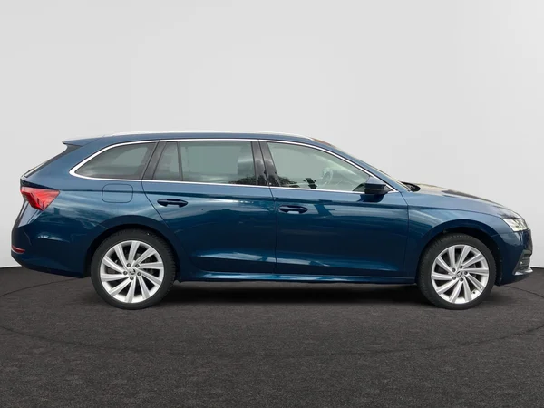 SKODA Octavia Combi PHEV (2021) — foto 2 van 26