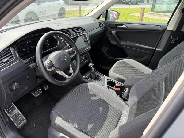 VOLKSWAGEN Tiguan (2021) — foto 18 van 29