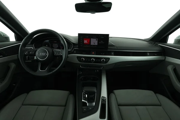 Audi A4 (2024) — foto 3 van 16