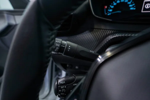 Peugeot E-208 (2021) — foto 13 van 51