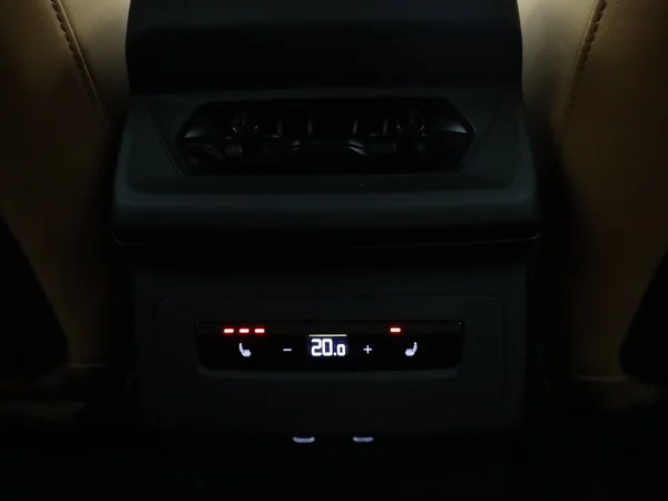 AUDI Q6 e-tron (2026) — foto 30 van 33