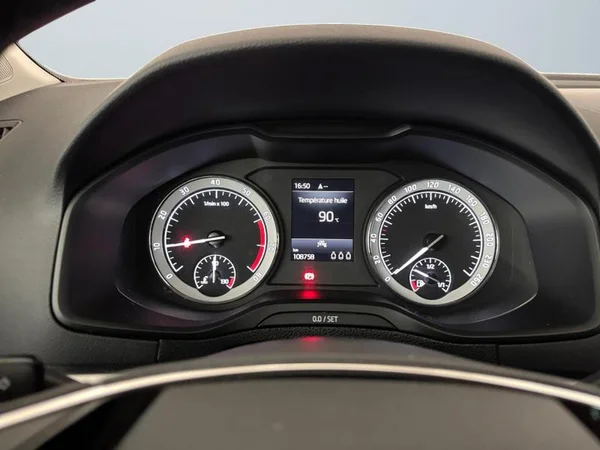 SKODA Karoq (2021) — foto 8 van 17