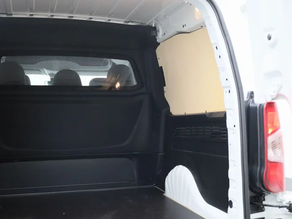 Peugeot Partner (2021) — foto 9 van 37