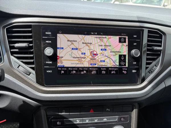 VOLKSWAGEN T-Roc (2020) — foto 17 van 20