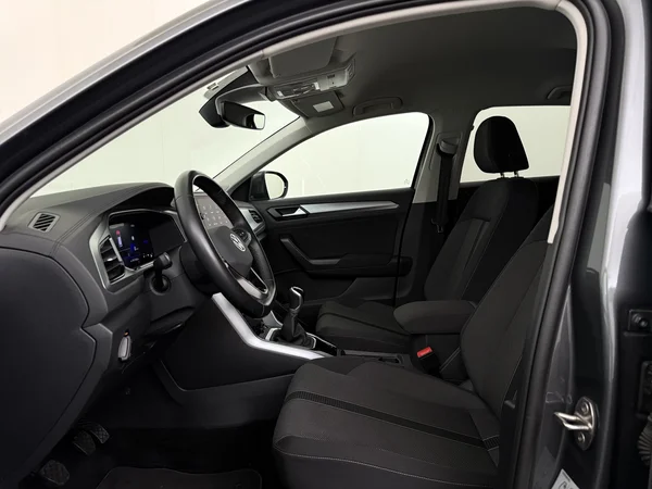 VOLKSWAGEN T-Roc (2024) — foto 2 van 28