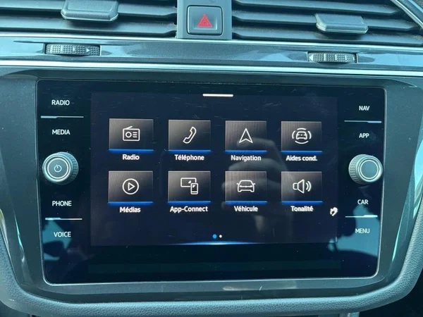 VOLKSWAGEN Tiguan (2022) — foto 6 van 30