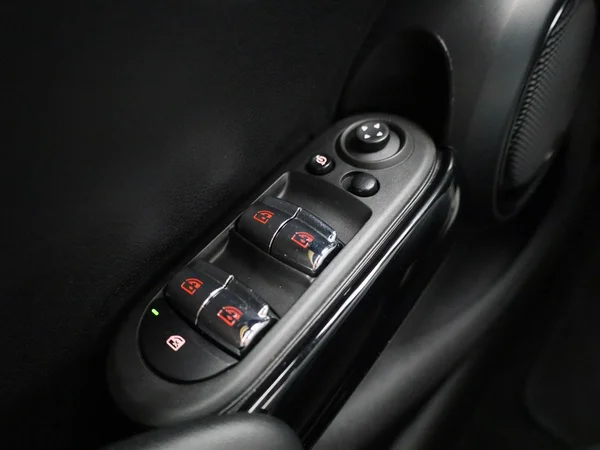 MINI One (2022) — foto 13 van 34