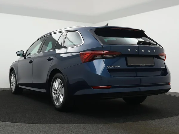 SKODA Octavia Combi (2022) — foto 12 van 29