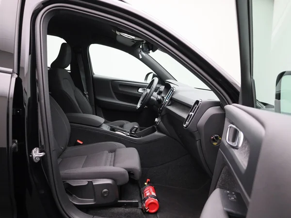 Volvo XC40 (2023) — foto 25 van 39
