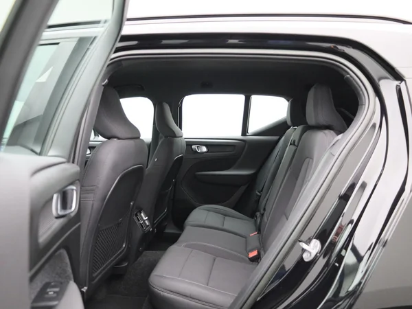 Volvo XC40 (2023) — foto 2 van 46