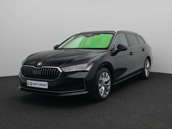 SKODA Superb Combi (2025) — foto 1 van 18