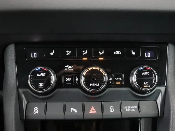 SKODA Karoq (2025) — foto 8 van 18