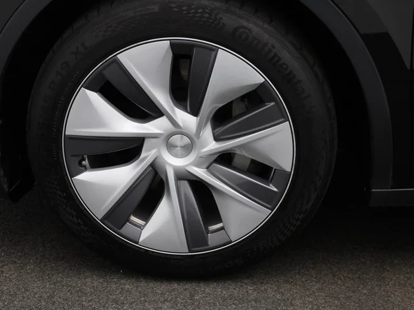 Tesla Model Y (2022) — foto 7 van 41