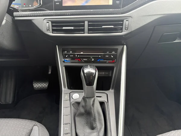 VOLKSWAGEN Taigo (2025) — foto 10 van 18