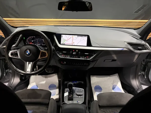 Bmw 118 (2024) — foto 2 van 28