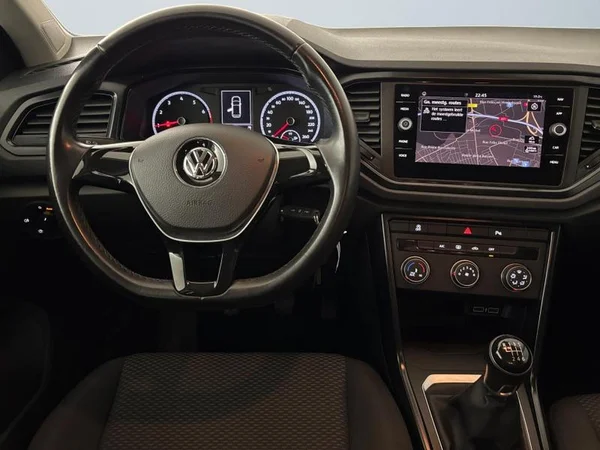 VOLKSWAGEN T-Roc (2019) — foto 5 van 17