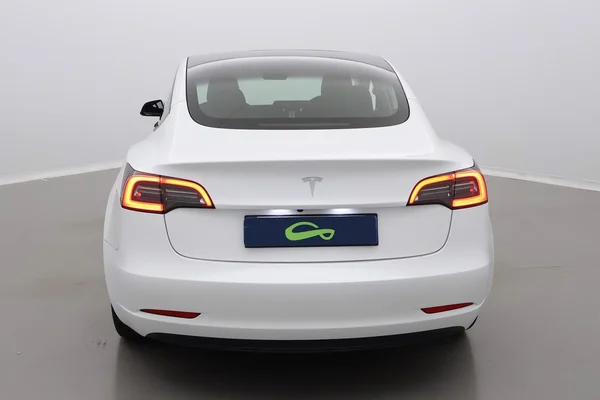 Tesla Model 3 (2023) — foto 34 van 44