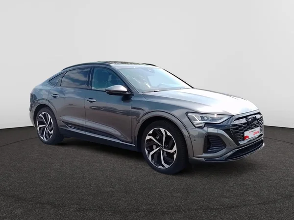AUDI Q8 e-tron Sportback (2024) — foto 21 van 23