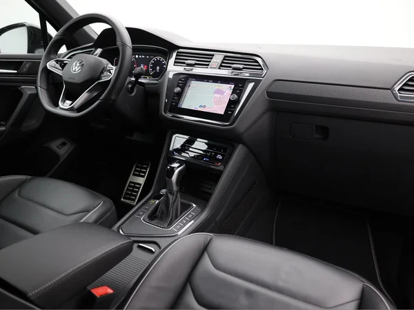 VOLKSWAGEN Tiguan (2021) — foto 17 van 23