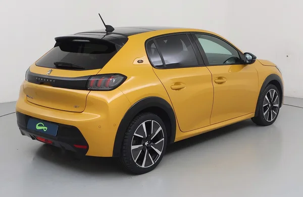 Peugeot E-208 (2021) — foto 32 van 36