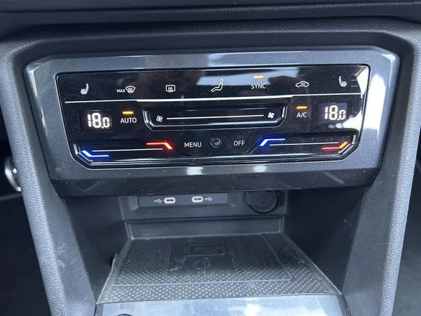 VOLKSWAGEN Tiguan (2024) — foto 11 van 37