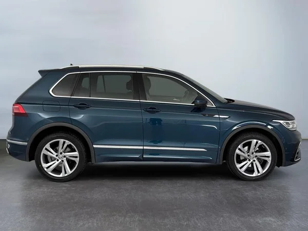 VOLKSWAGEN Tiguan (2023) — foto 12 van 17