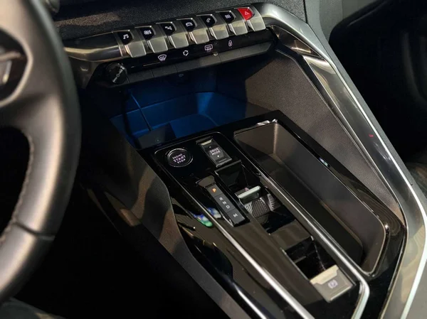 Peugeot 5008 (2023) — foto 2 van 22