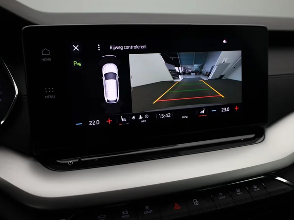 SKODA Octavia Combi PHEV (2024) — foto 17 van 20