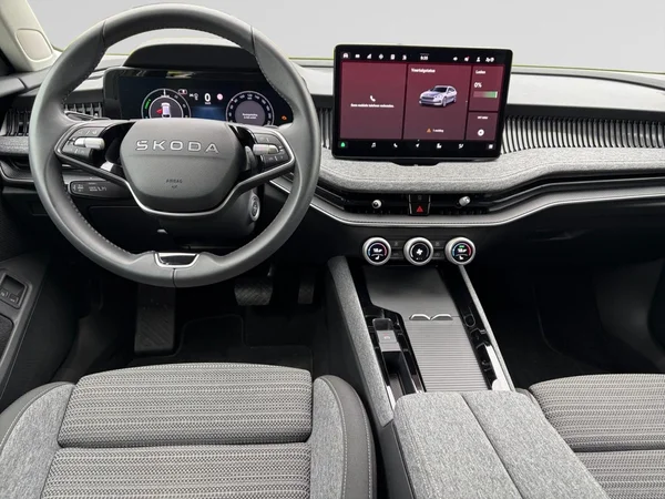 SKODA Superb Combi PHEV (2026) — foto 17 van 24