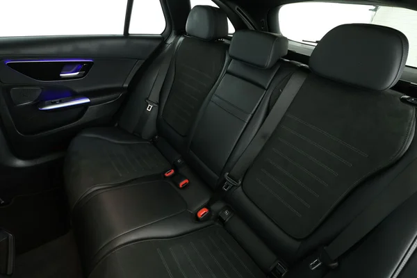 Mercedes-Benz C-Klasse (2025) — foto 5 van 16