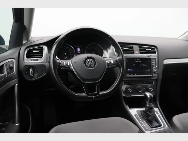 VOLKSWAGEN e-Golf (2016) — foto 5 van 24
