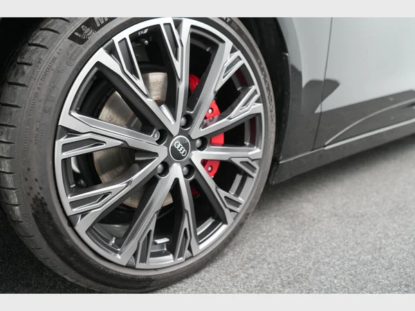 AUDI A6 Sportback e-tron (2025) — foto 21 van 48