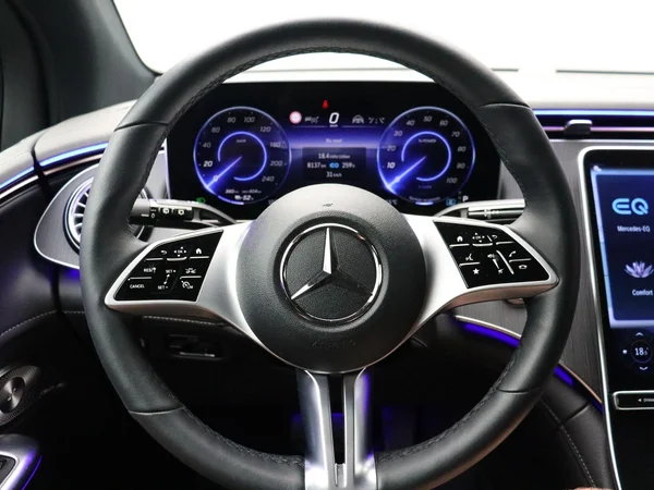 Mercedes-Benz EQE (2023) — foto 5 van 27
