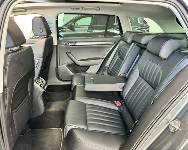 Skoda Superb (2022) — foto 11 van 30