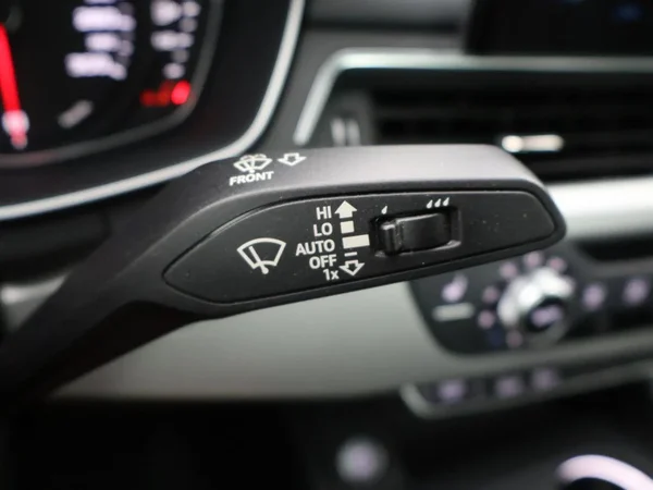 Audi A4 (2022) — foto 5 van 28