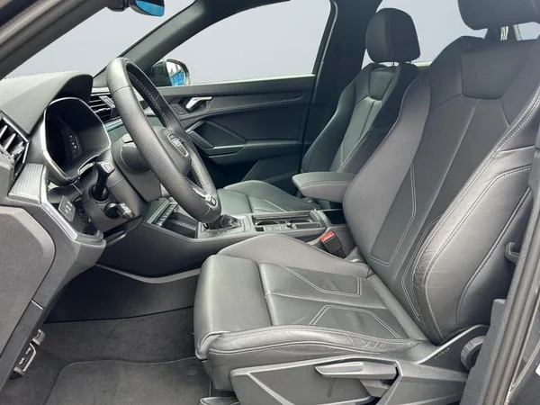 AUDI Q3 Sportback (2023) — foto 2 van 39