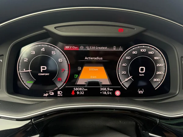 AUDI Q8 PHEV (2023) — foto 6 van 20