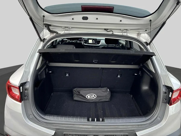 Kia Stonic (2018) — foto 14 van 16
