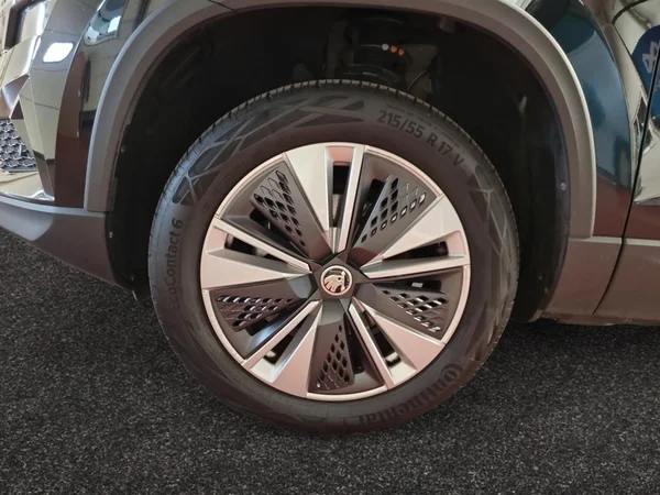 SKODA Karoq (2022) — foto 16 van 23